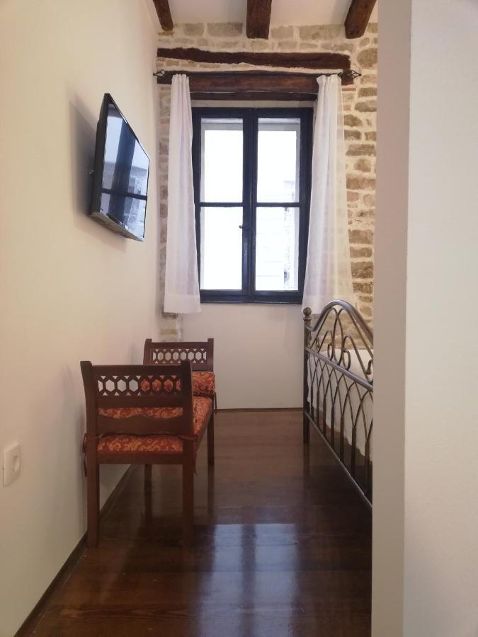 Studio Apartment Casa Di Pietra Ровин Екстериор снимка