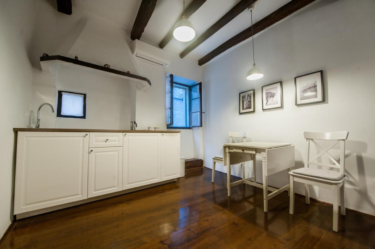 Studio Apartment Casa Di Pietra Ровин Екстериор снимка