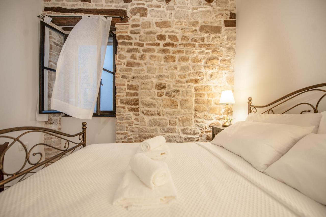 Studio Apartment Casa Di Pietra Ровин Екстериор снимка