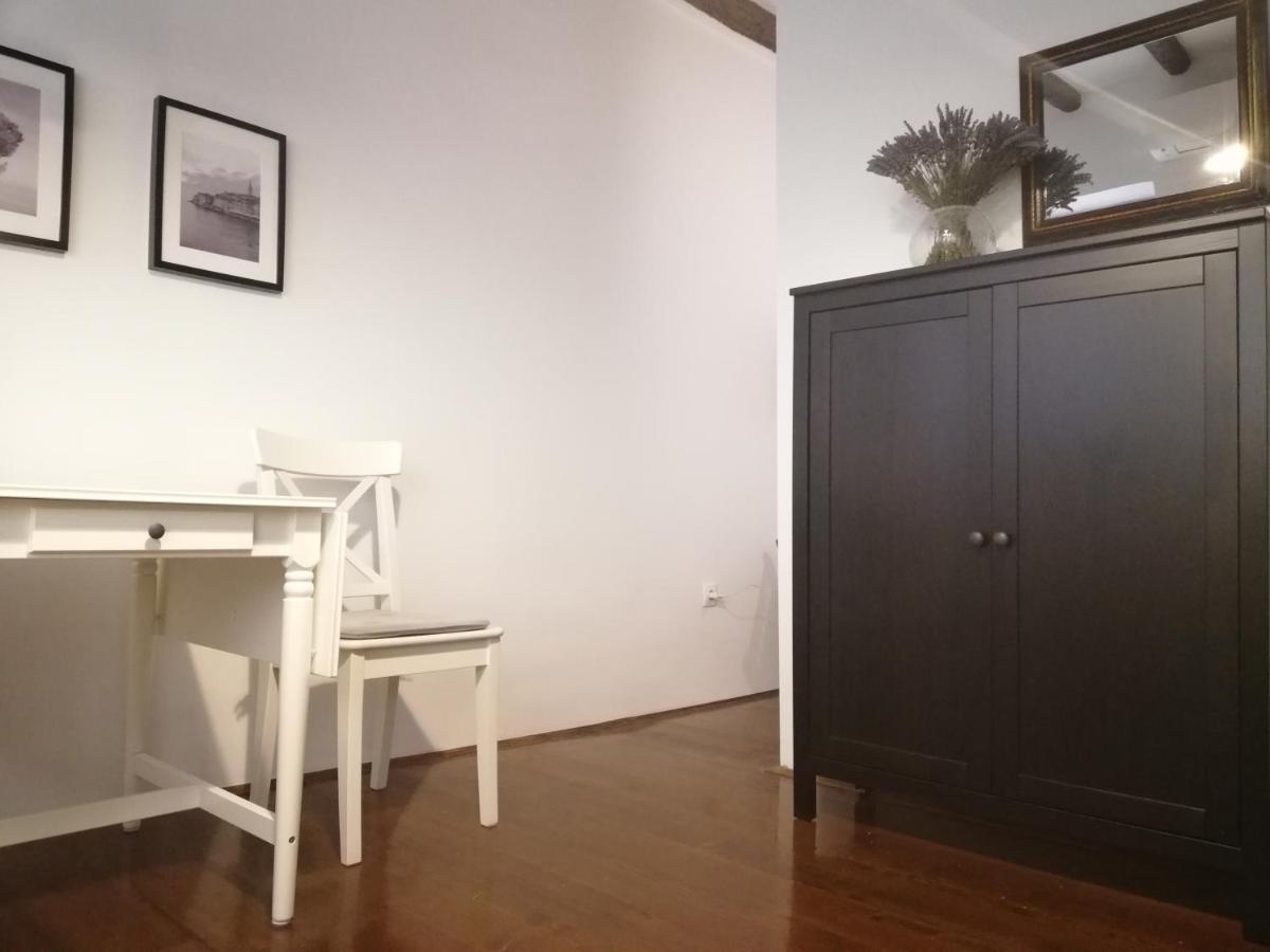 Studio Apartment Casa Di Pietra Ровин Екстериор снимка